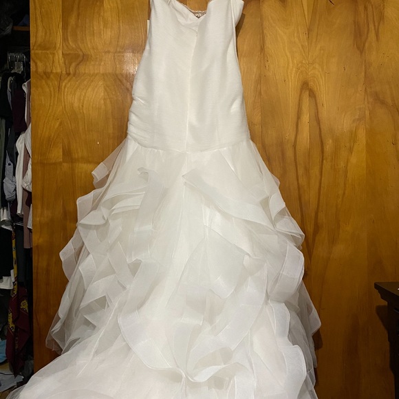 Wedding dress - Picture 3 of 3